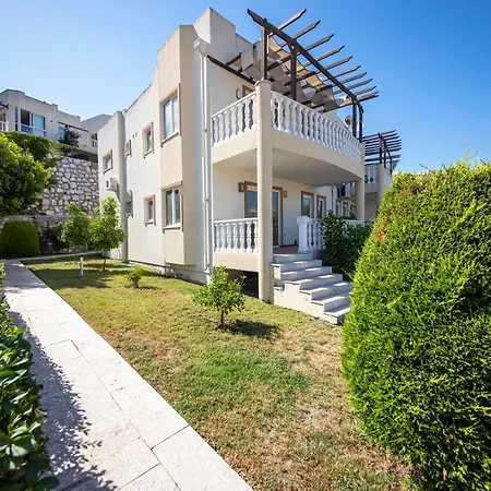 公寓 Marvelous Flat 650 M To The With Shared Pool And Terrace In Bodrum *